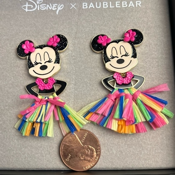 Disney x BAUBLEBAR Minnie Mouse Hawaiian Hula Earrings New - Picture 3 of 6